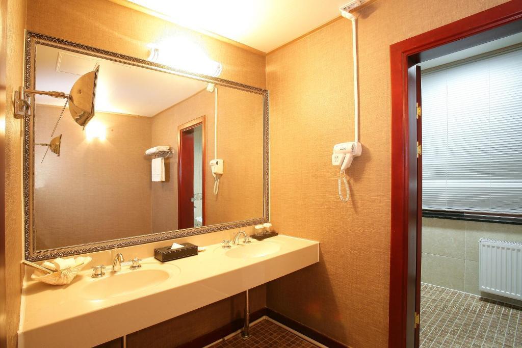 Sunjin Grand Hotel Ulaanbaatar Værelse billede